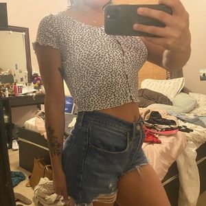 blue and white floral zelly top!